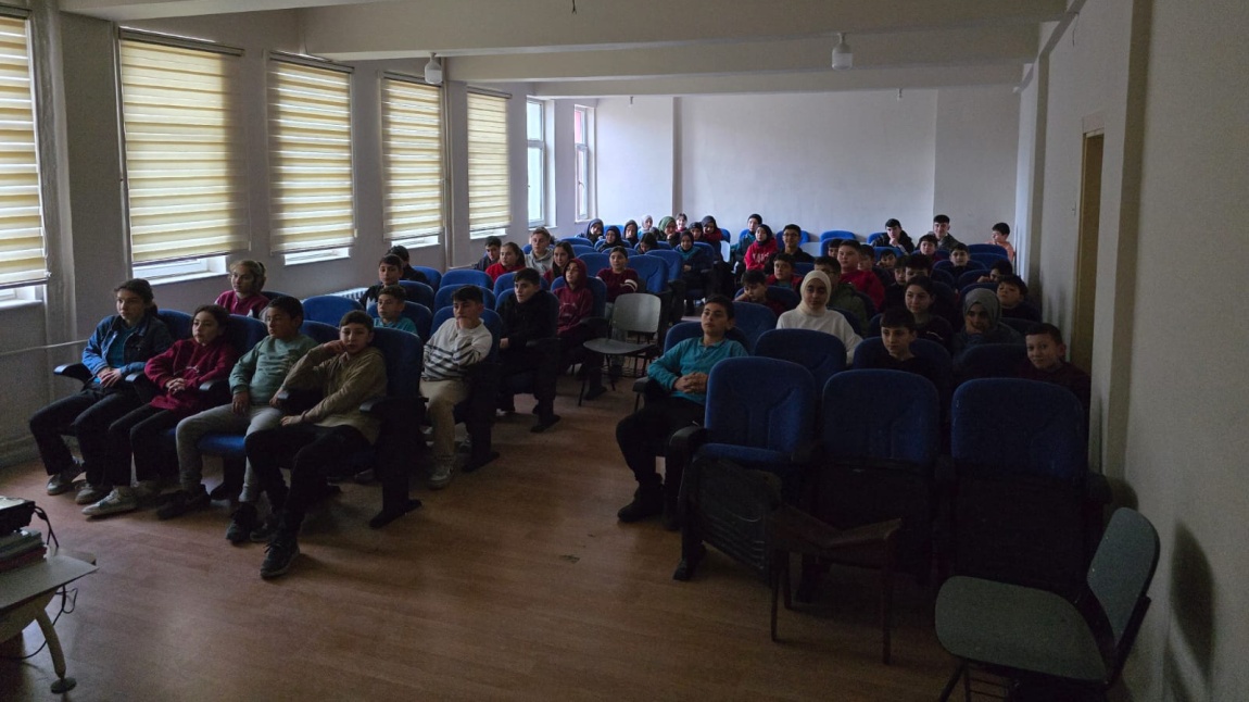 Psikolojik Danışmanımız Serdar ŞIHMANOĞLU Tarafından Öğrencilerimiz ve Velilerimize Seminer Verildi